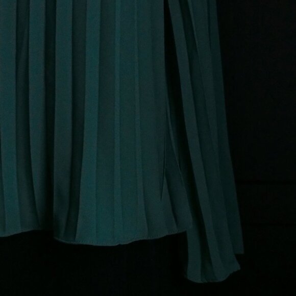 H&M | NWOT Holiday Festive Pleated Green Blouse - Picture 6 of 7